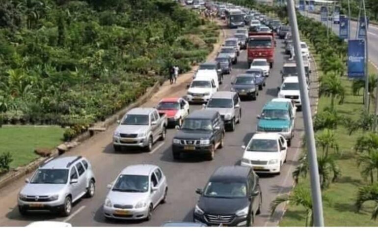 Transport urbain dans le Grand Libreville : Les embouteillages persistent malgré tout.