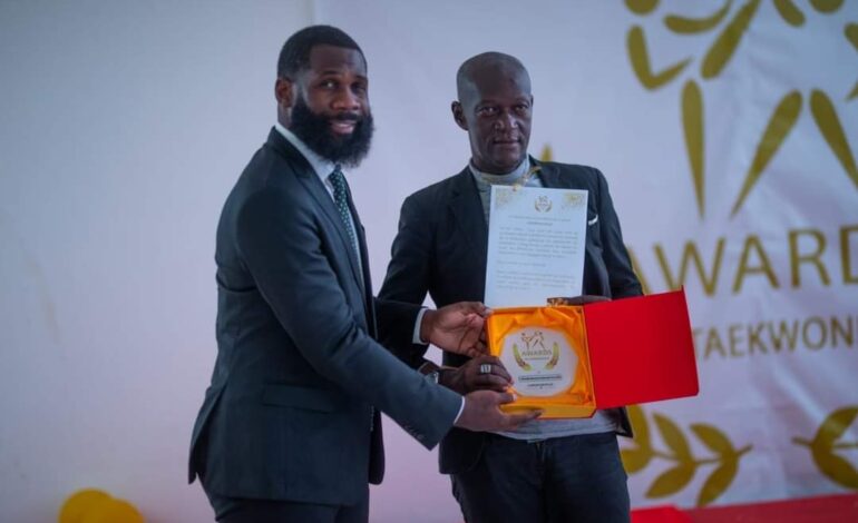 CAFESPORTPLUS Honoré au Gala des Awards du Taekwondo à Libreville.