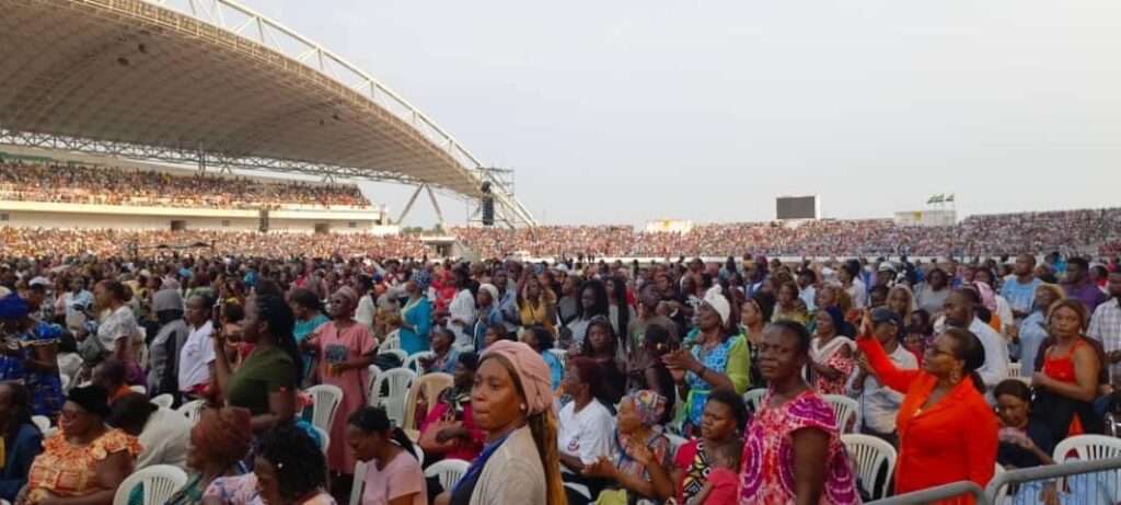 Les Églises au Gabon : Entre Spiritualité et Manipulation.