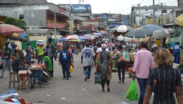 Opération libérer les trottoirs à Libreville : Le Délégué spécial fait appliquer la loi.