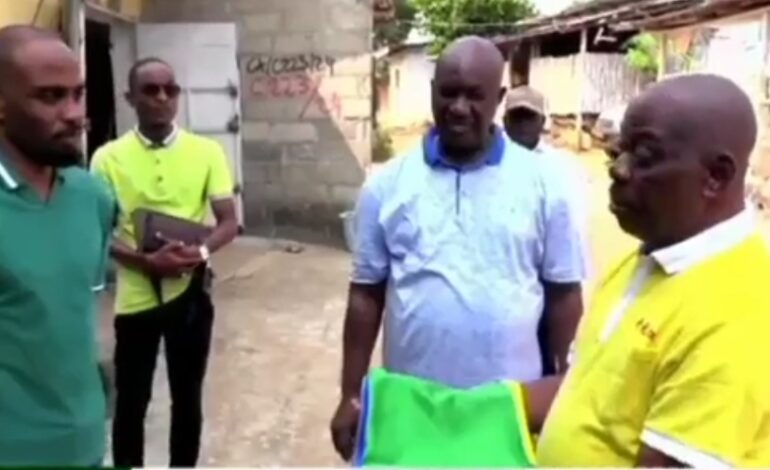 Distribution de drapeaux aux chefs de quartiers du 2e arrondissement de Libreville : un acte citoyen et patriotique de Michel NDONG ALLOGHE