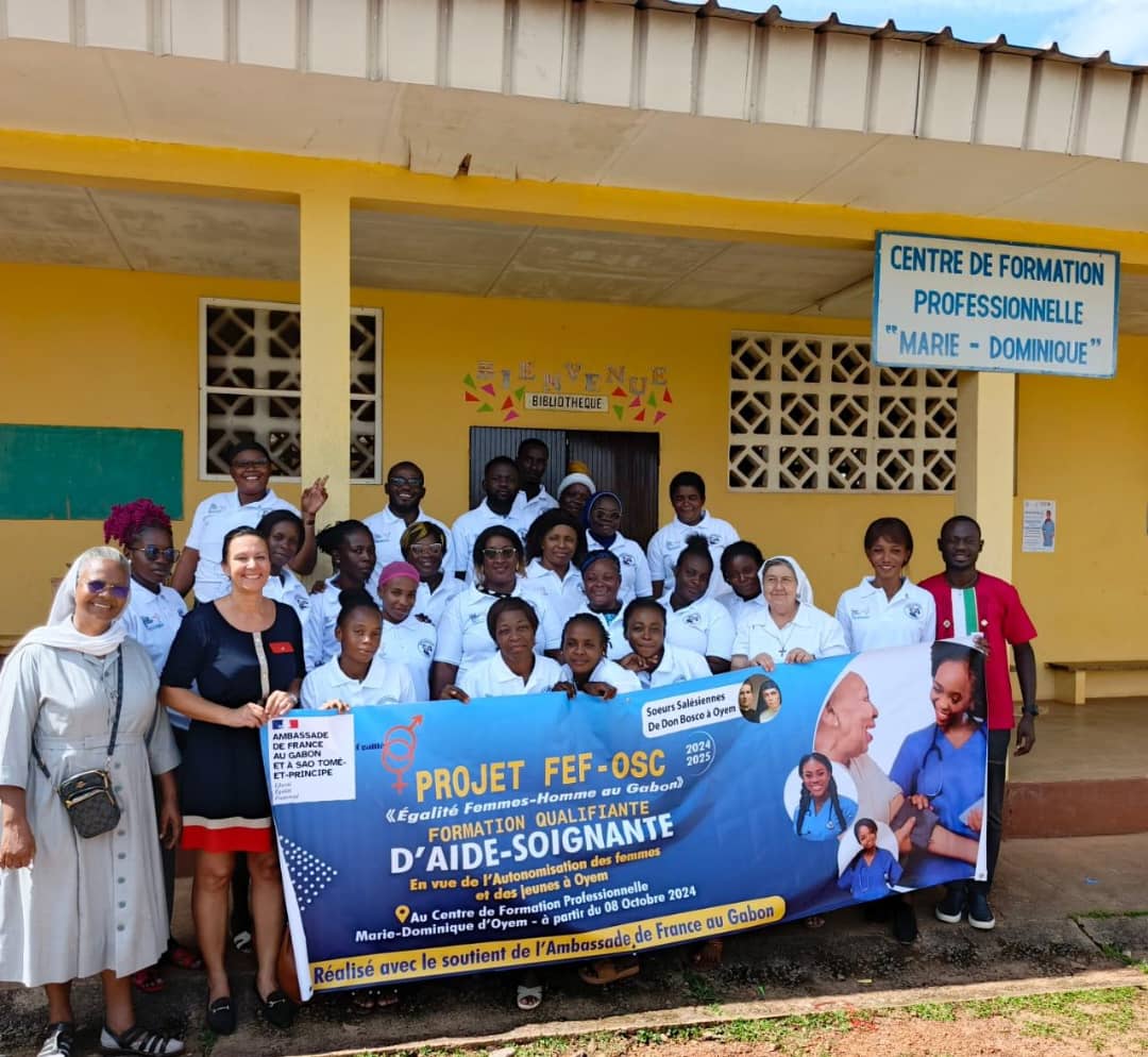 Oyem : Un projet d’avenir pour les jeunes grâce à la formation d’aides-soignantes