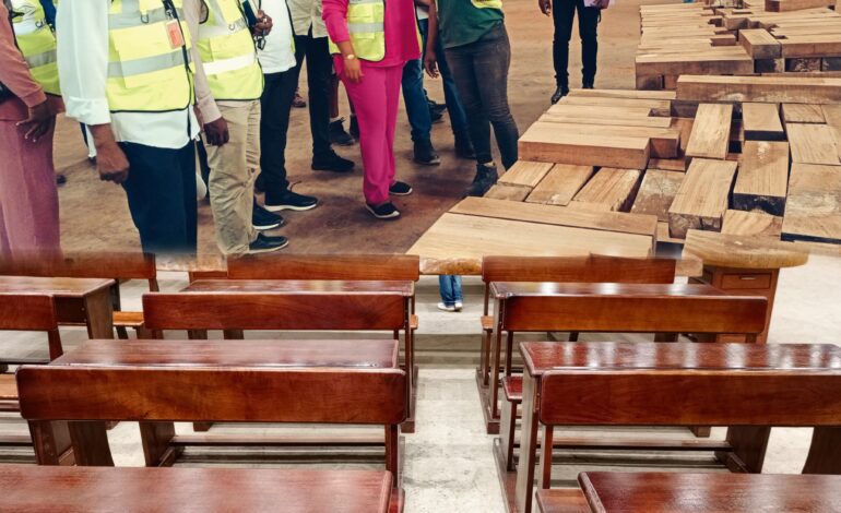 GABON WOOD INDISTRIES fait un Don de  400 tables – Bancs au Ministère de l’Education Nationale