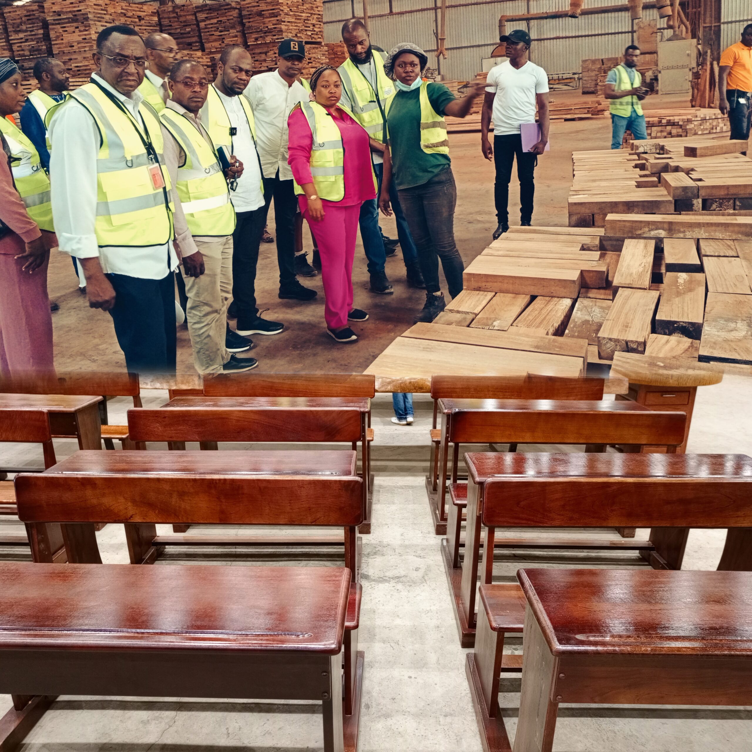 GABON WOOD INDISTRIES fait un Don de  400 tables – Bancs au Ministère de l’Education Nationale