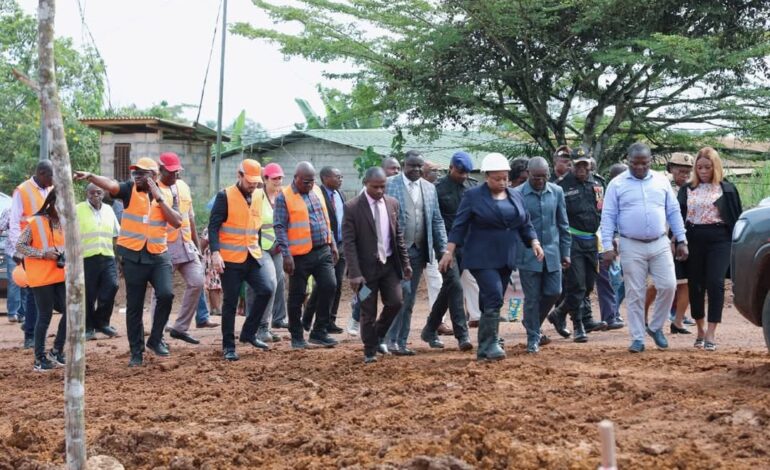 Camelia Ntoutoume Leclercq sur les chantiers de Six Établissements du Grand Libreville pour la Phase 2 du Programme d’Investissements dans le Secteur Éducation