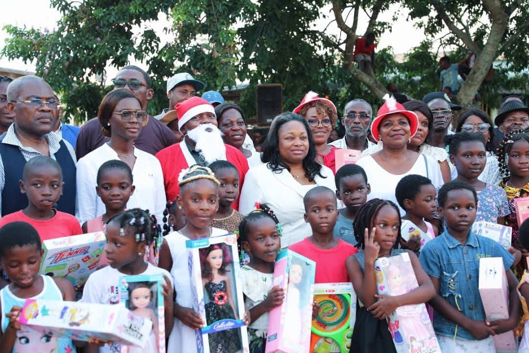 Une initiative de solidarité pour les élèves de Ntoum : 7.500 cadeaux offerts pour Noël