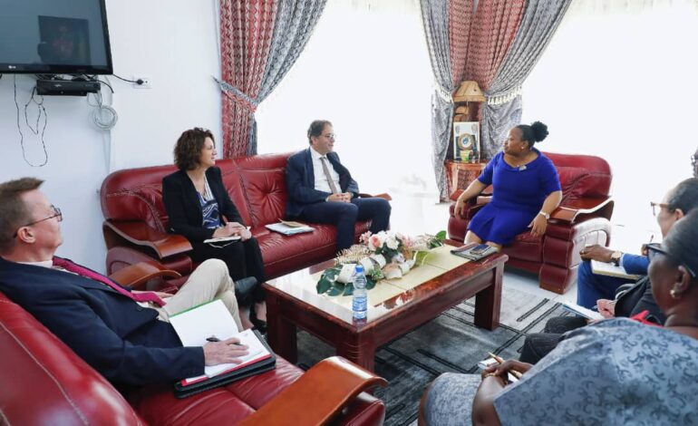 Coopération éducative entre la France et le Gabon : une rencontre fructueuse entre l&rsquo;ambassadeur de France et la ministre Camélia Ntoutoume Leclercq