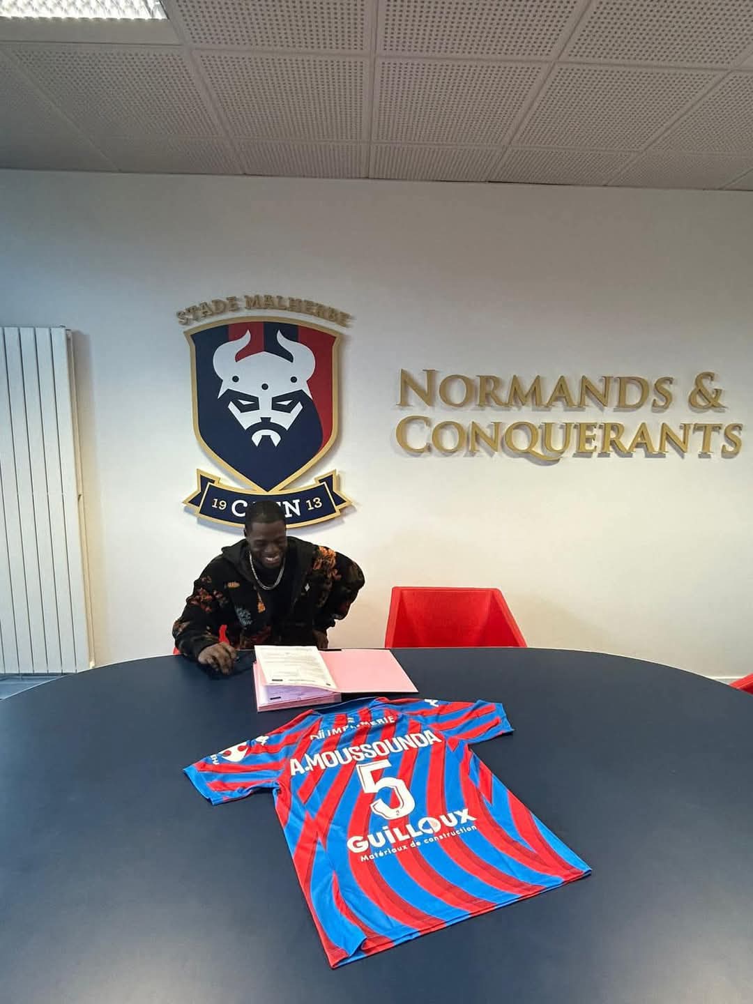 Alex Moucketou prêté au Stade Malherbe de Caen : un nouveau défi en Ligue 2