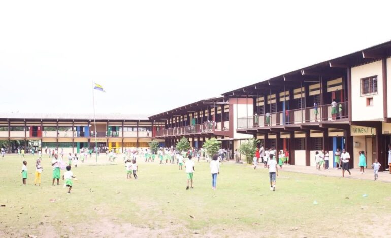 La sécurité des élèves lors de leur traversée devant les écoles primaires à Libreville : Le drame devant l’école publique de Mont Bouet comme révélateur d’une inaction persistante.