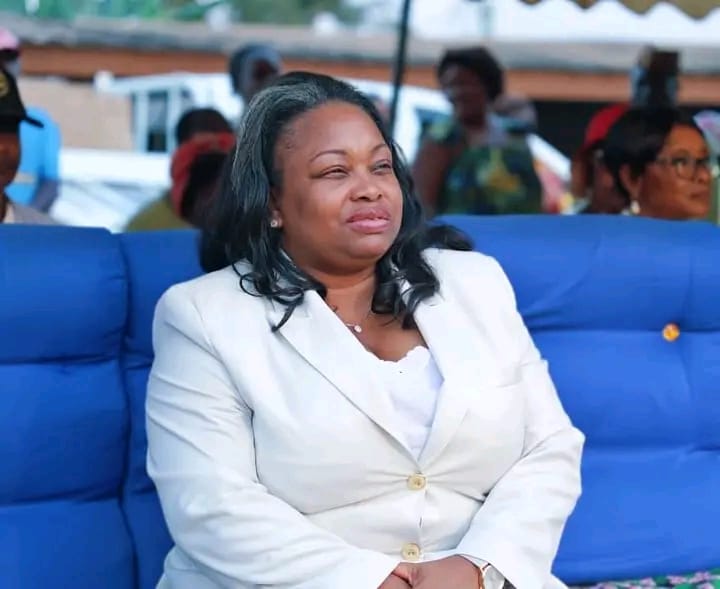 Camélia Ntoutoume Leclercq : La Jeunesse et le Leadership au Service de l’Estuaire