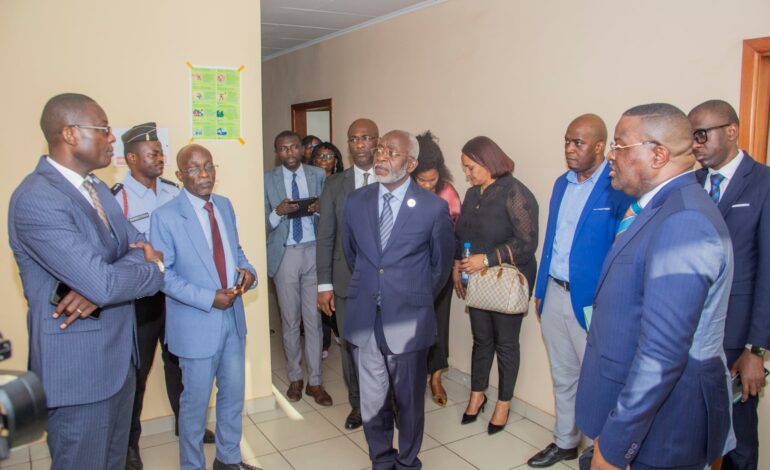 Le Ministre de l’Industrie, Me Lubin Ntoutoume, en visite de terrain pour renforcer le secteur industriel gabonais
