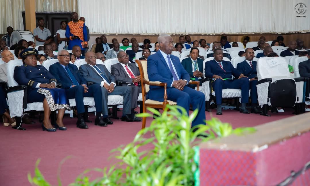Première session ordinaire du CESE de la Transition rehaussée par la présence du Premier Ministre Raymond Ndong Sima .