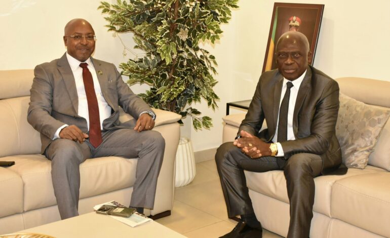 le Ministre des Sports échange avec Le Président de la Fédération Gabonaise de Football