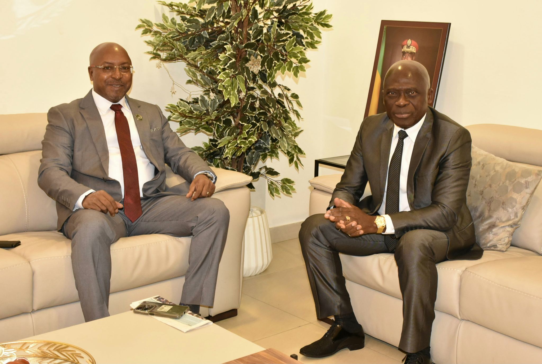 le Ministre des Sports échange avec Le Président de la Fédération Gabonaise de Football
