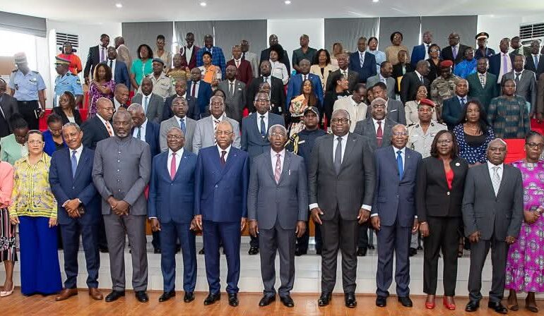 Remise des rapports sur les systèmes d’évaluation des agents publics et des manuels de procédure administrative