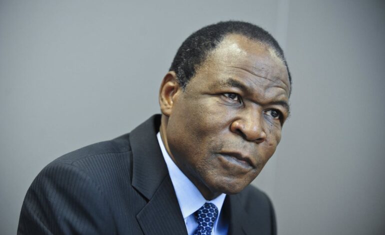 Burkina Faso : François Compaoré renonce à sa requête pour le renouvellement de son visa français .