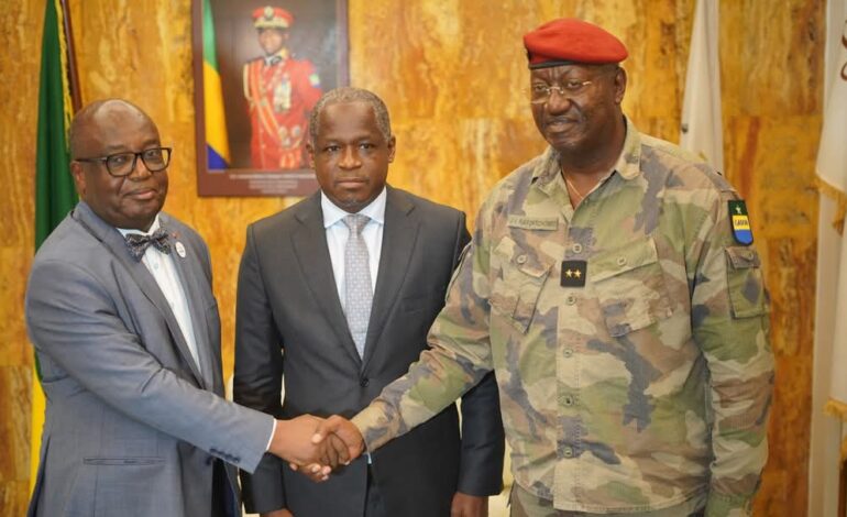 Passation de charges à la mairie de Libreville : Adrien Nguema Mba succède au Général Rapontchombo
