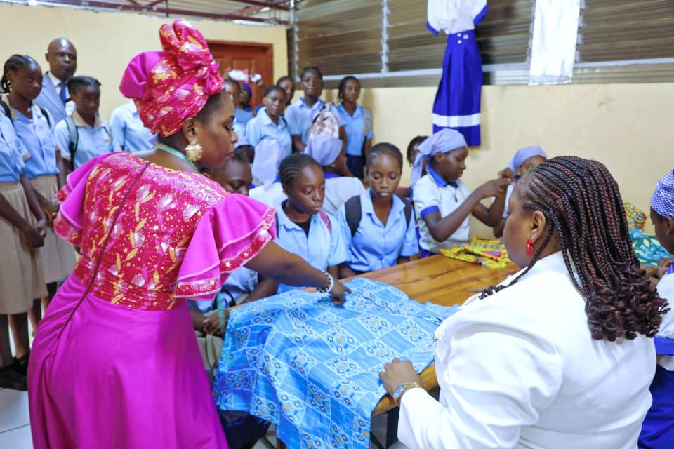 Gabon / L’éducation des filles au cœur des priorités : immersion ministérielle au Lycée Notre-Dame de la Providence de Saint Pie X.