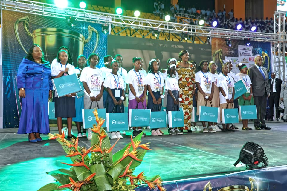Gabon / Une marée d’applaudissements pour l’excellence : les Olympiades de l’éducation nationale font vibrer le Gabon