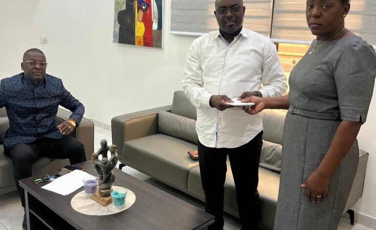 CEP 2025 : La Ministre Armande Longo Épouse Moulengui apporte son soutien aux candidats de Koulamoutou
