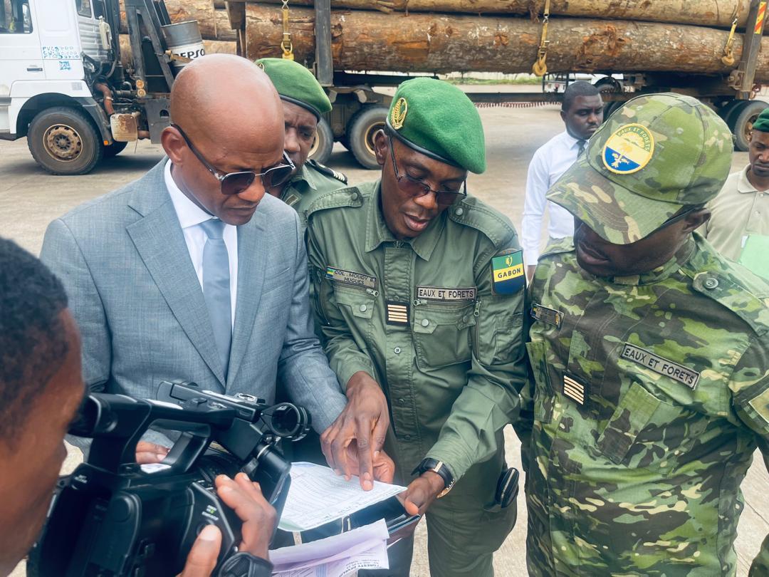 Contrôle des Activités Forestières au Gabon : Le Ministre des Eaux et Forêts en Action