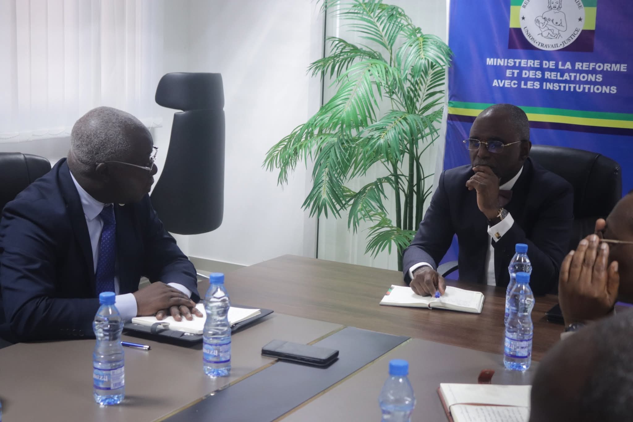 Rencontre institutionnelle : Le ministre François Ndong Obiang reçoit l’ACER pour faire le point sur les préparatifs électoraux