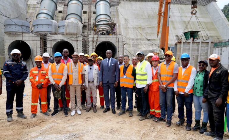Kinguélé Aval : le Président Oligui Nguema en visite sur un chantier stratégique pour l’énergie au Gabon