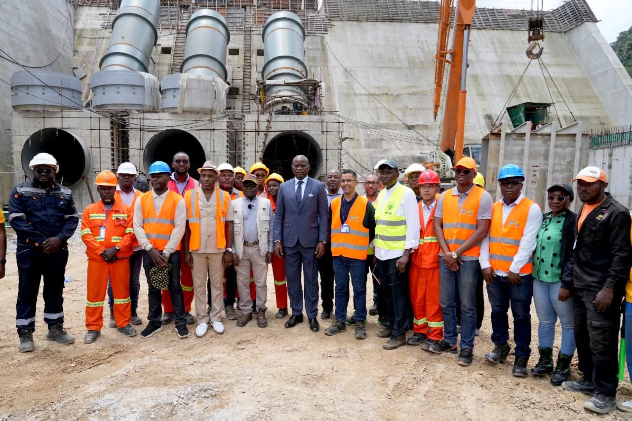 Kinguélé Aval : le Président Oligui Nguema en visite sur un chantier stratégique pour l’énergie au Gabon