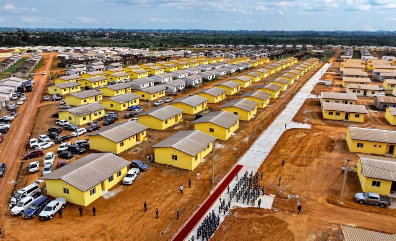 360 logements remis par le Président Oligui Nguema à Bikélé : un geste fort en faveur du social