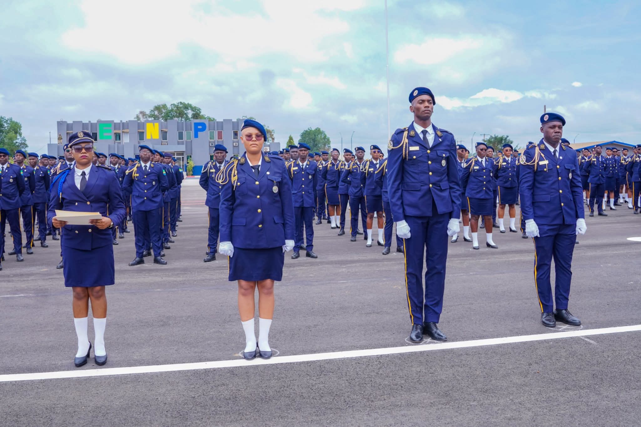 Le Président Brice Clotaire Oligui Nguema préside la sortie de la promotion 2023 des élèves officiers de police
