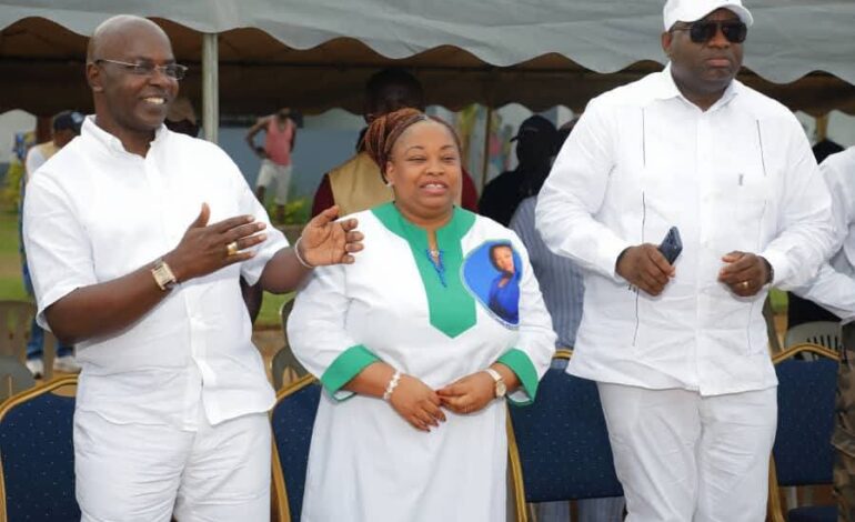 Ntoum : Camélia Ntoutoume Leclercq entre en campagne, boostée par le renfort de Yves Fernand MANFOUMBI et Jeannot KALIMA…