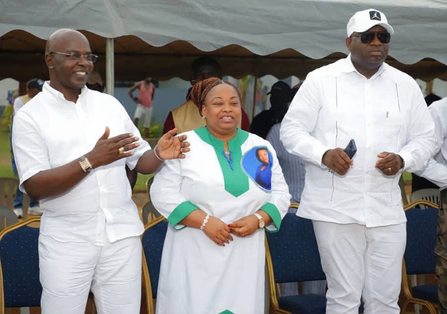 Ntoum : Camélia Ntoutoume Leclercq entre en campagne, boostée par le renfort de Yves Fernand MANFOUMBI et Jeannot KALIMA…