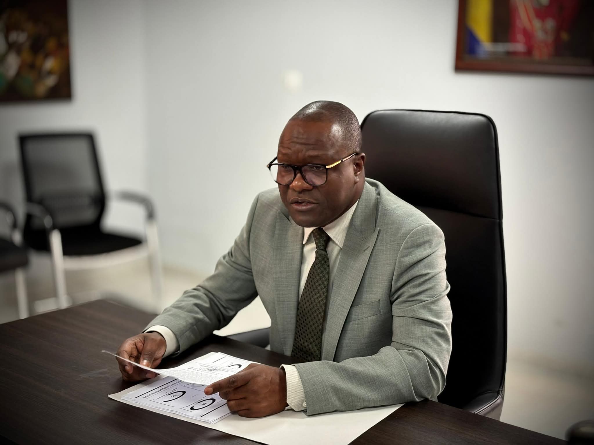 Prise de contact au Ministère : le Dr Simplice Désiré Mamboula appelle à la rigueur et à la continuité du service public