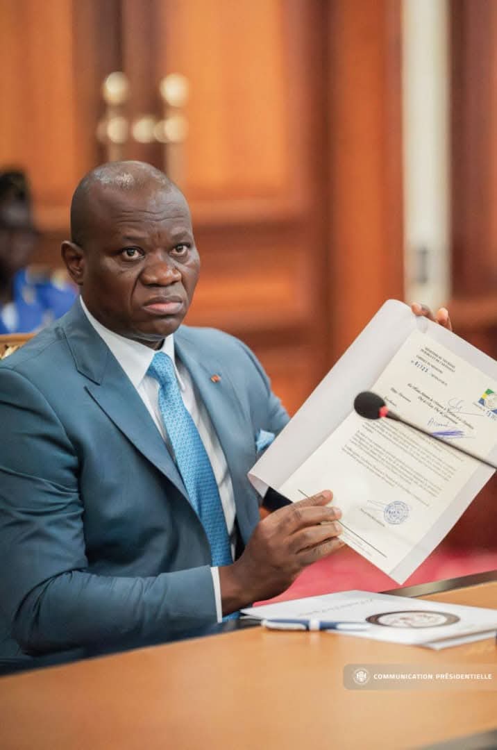 Gabon : Deux ministres quittent le Gouvernement après leur élection au Sénat