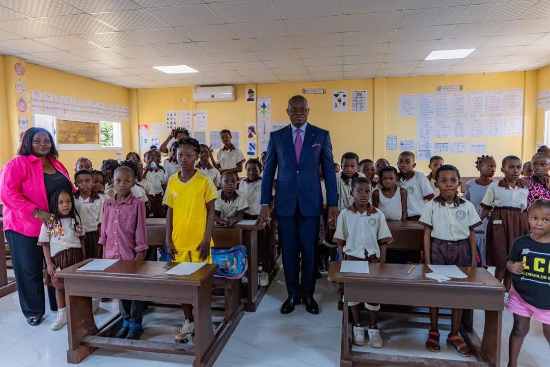 Ozoungué : Le Président Oligui Nguema inaugure une école publique modernisée