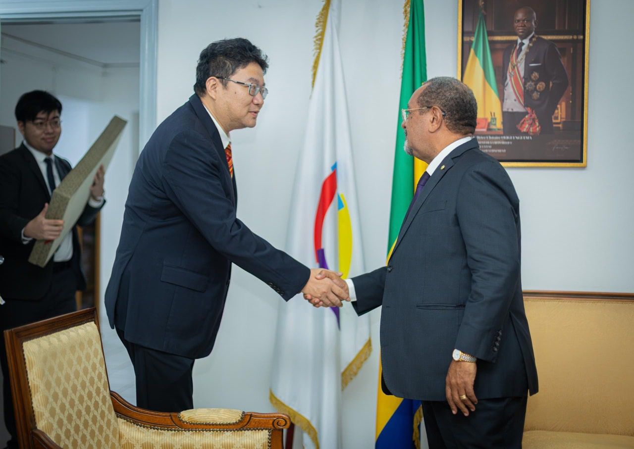 CESEC : Guy Bertrand Mapangou reçoit l’Ambassadeur de Chine au Gabon