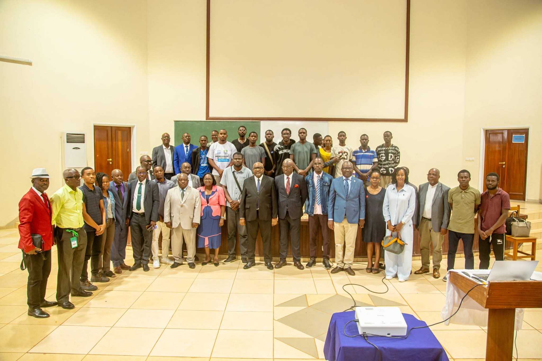 Franceville : Les mathématiques au cœur de la visite ministérielle à l’USTM