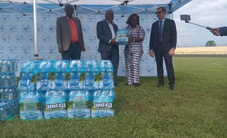 National Foot : Sobraga offre 3 000 packs d’eau aux clubs de D1 et D2