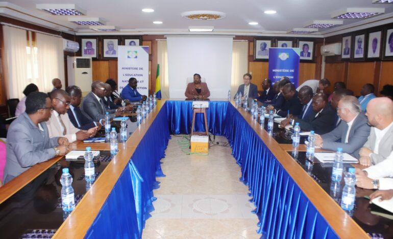 Projets PISE : Camélia Ntoutoume Leclercq convoque les entreprises pour une réunion de suivi des travaux et tape du poing sur la table