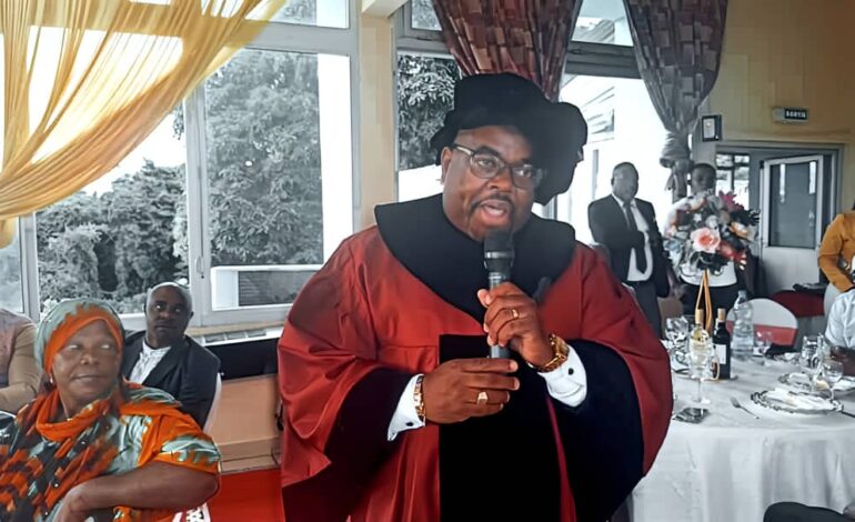 OYEM : le “Bulldozer” Fernand Angoue Obame célèbre son doctorat avec faste