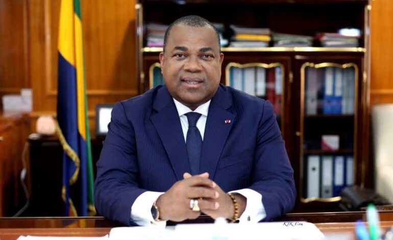 Gabon : Julien Nkoghé Békalé réagit à la détention d’Alain-Claude Billie-By-Nze