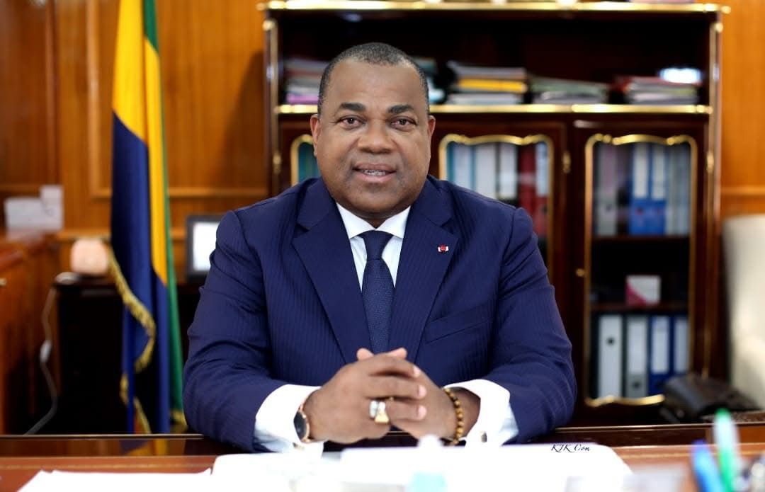 Gabon : Julien Nkoghé Békalé réagit à la détention d’Alain-Claude Billie-By-Nze