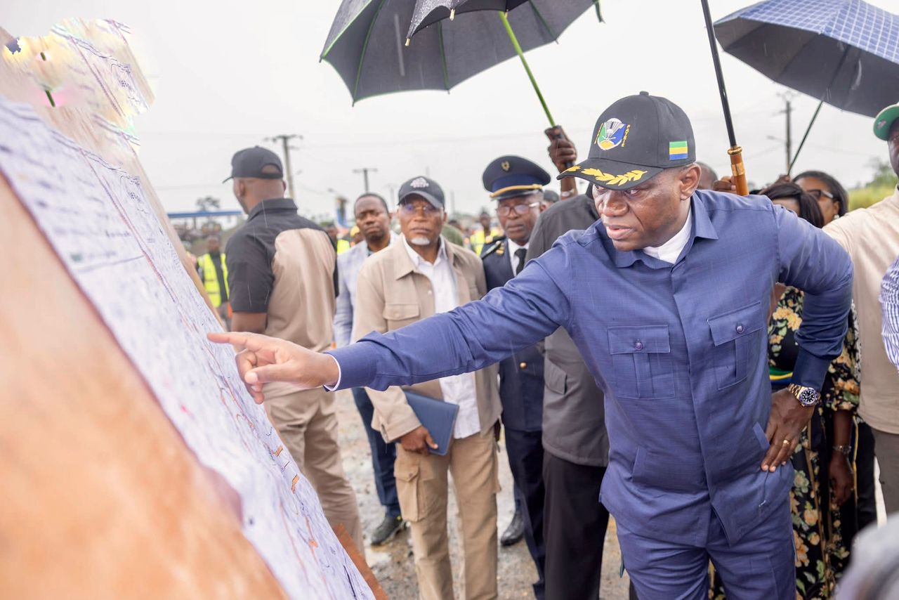 Infrastructures routières : le Président Brice Clotaire Oligui Nguema hausse le ton face aux retards