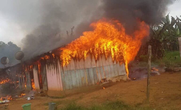 Lébamba : Un violent incendie réduit deux habitations en cendres et plonge plusieurs familles dans la détresse
