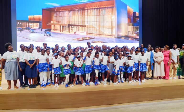Libreville : les élèves émerveillés par le Palais des Congrès Omar Bongo Ondimba