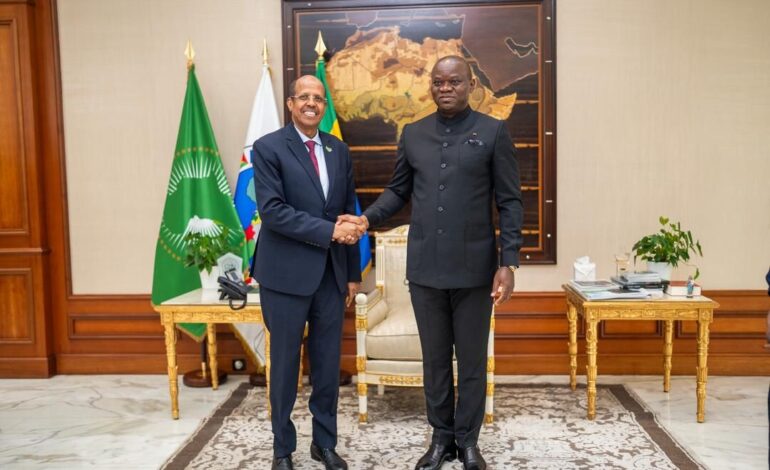 Diplomatie : Oligui Nguema échange avec une délégation de l’Union africaine à Libreville