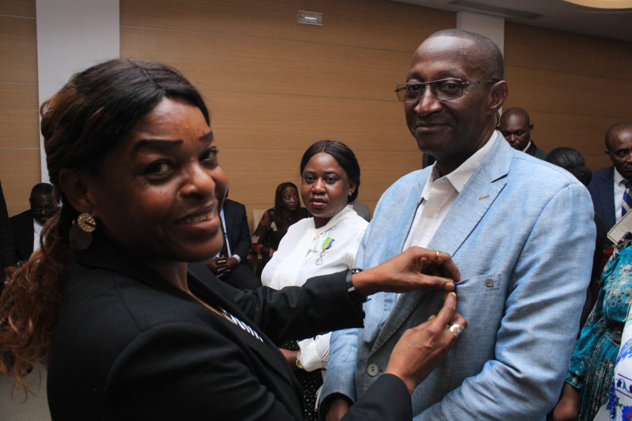 Libreville : 464 agents municipaux décorés pour leur engagement au service de la capitale