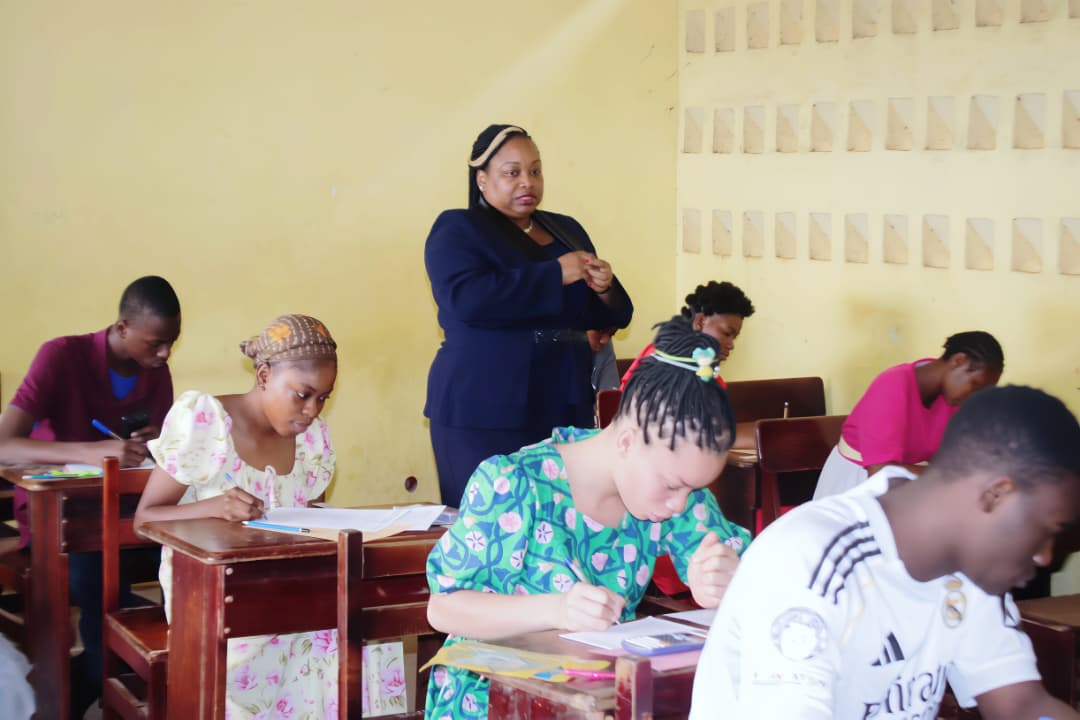 BEPC 2026 : Camélia Ntoutoume Leclercq lance les épreuves à l’ENSET B sous le signe de l’éducation inclusive