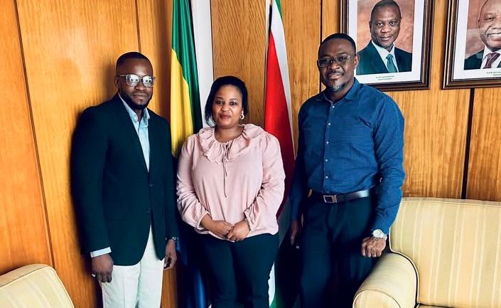 Soirée ZOOLENDÊÊ : Les organisateurs reçus en audience par la Secrétaire chargée de la politique culturelle à l&rsquo;ambassade  d’Afrique du Sud au Gabon