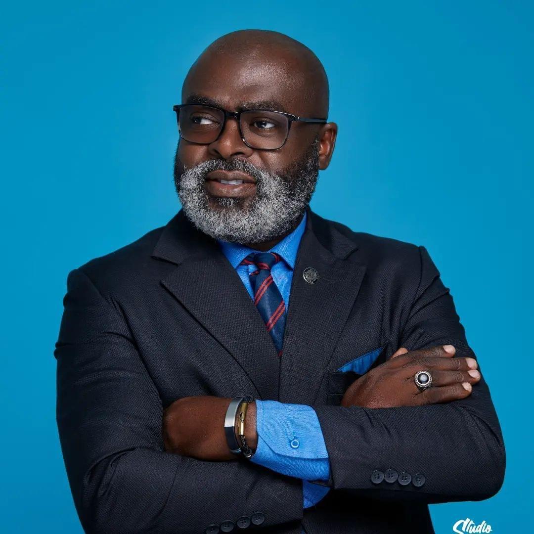 Ernan NDOUOGHO, « The Maggik Elkana » : un maître de la production audiovisuelle récompensé